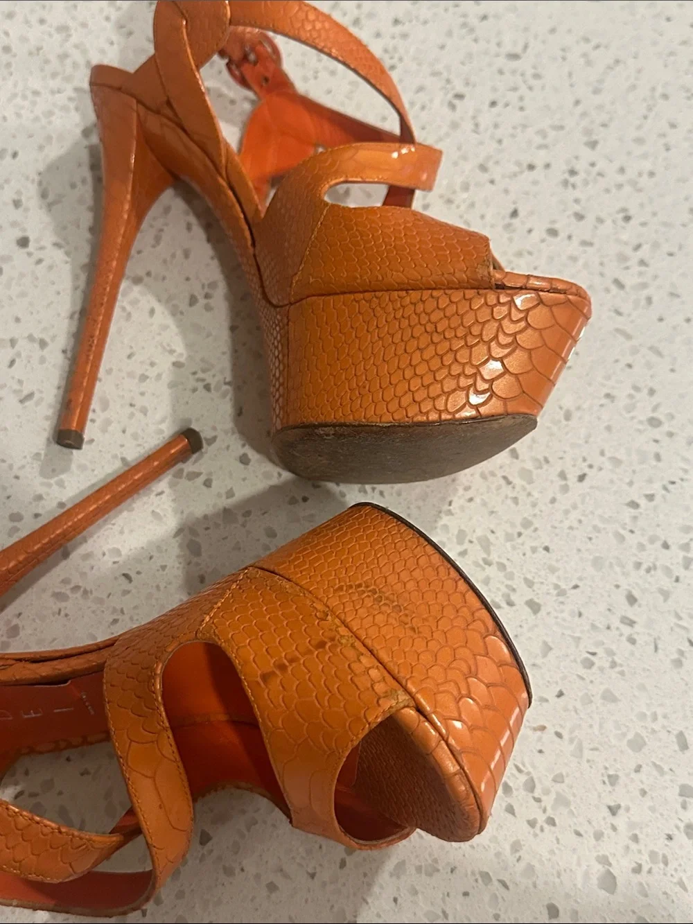 Casedi platforms embossed patent 37.5